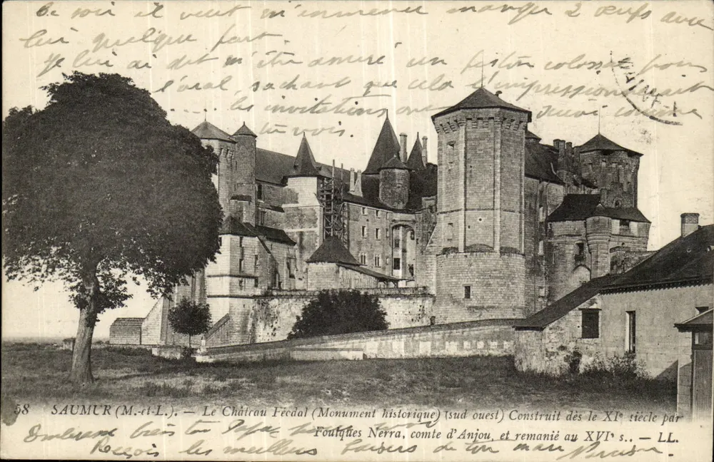 Saumur (M.-t.-L.) — O Castelo de Saumur (Monumento Histórico) sudoeste — LL - Frente
