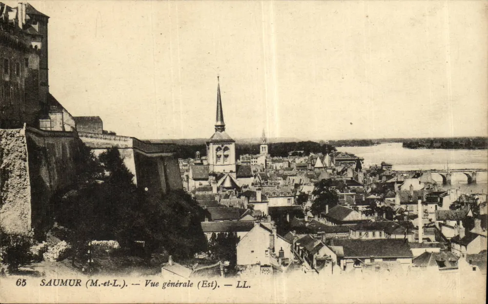 Saumur (M.-et-L.) — Vista geral (Leste) — LL. - Frente