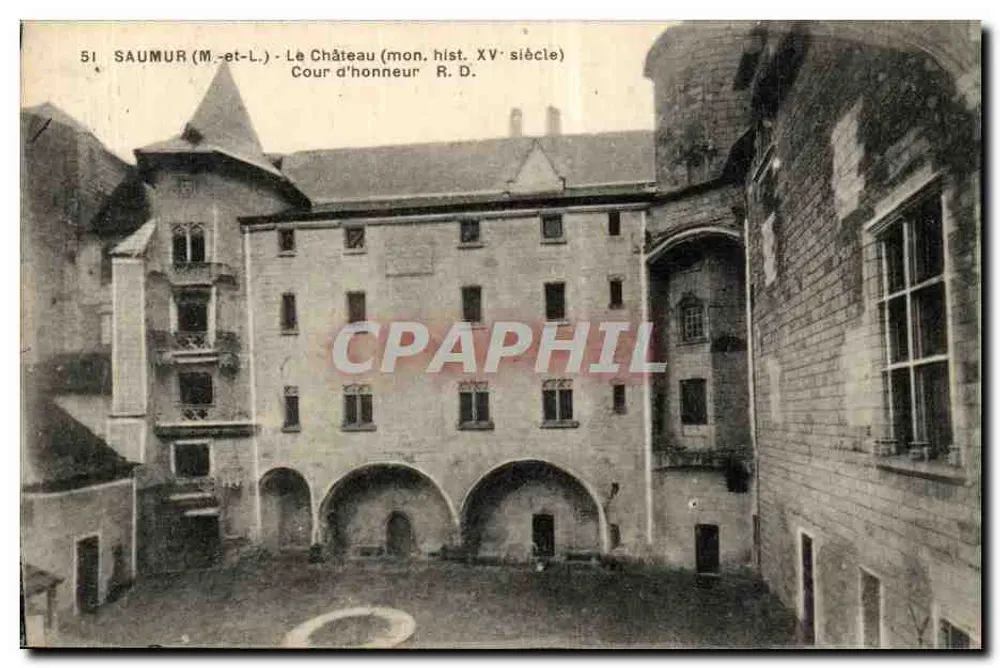 Saumur (M-et-L) - O Castelo (mon. hist. XV século) - Cour d'honneur - Frente