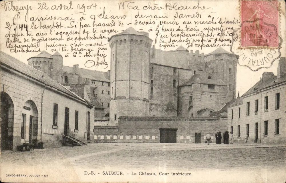 Saumur - O Castelo, Cour intérieure — Dando-Berry, Louddun 124 - Frente