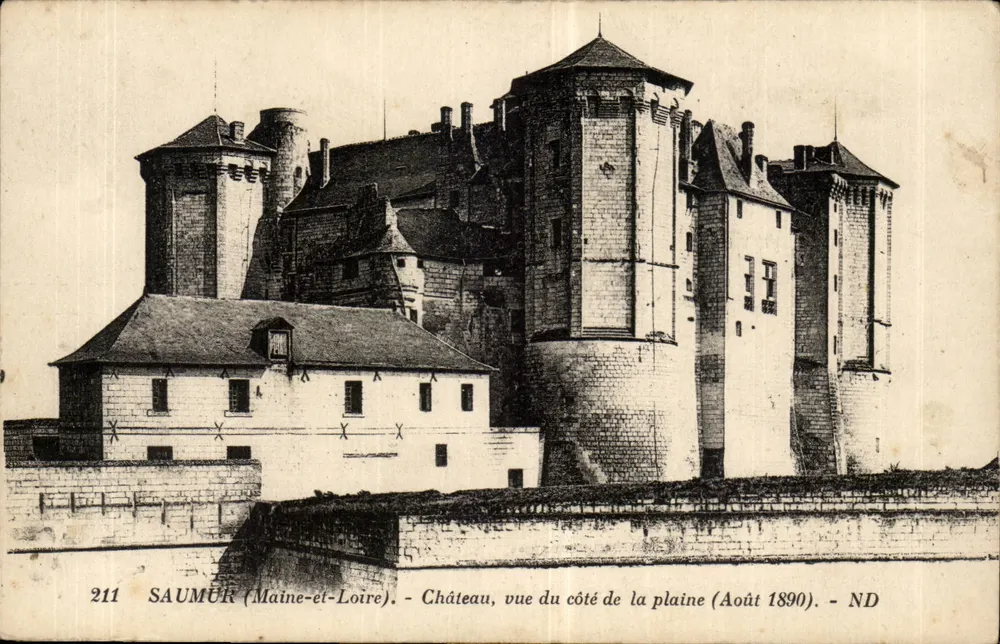 Saumur (Maine-et-Loire) — Castelo, vista do lado da planície — ND, n° 211 - Frente