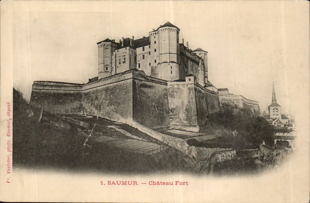 Saumur — Castelo Forte — Fr. Vaelcker, foto. Saumur, depositado. - Frente