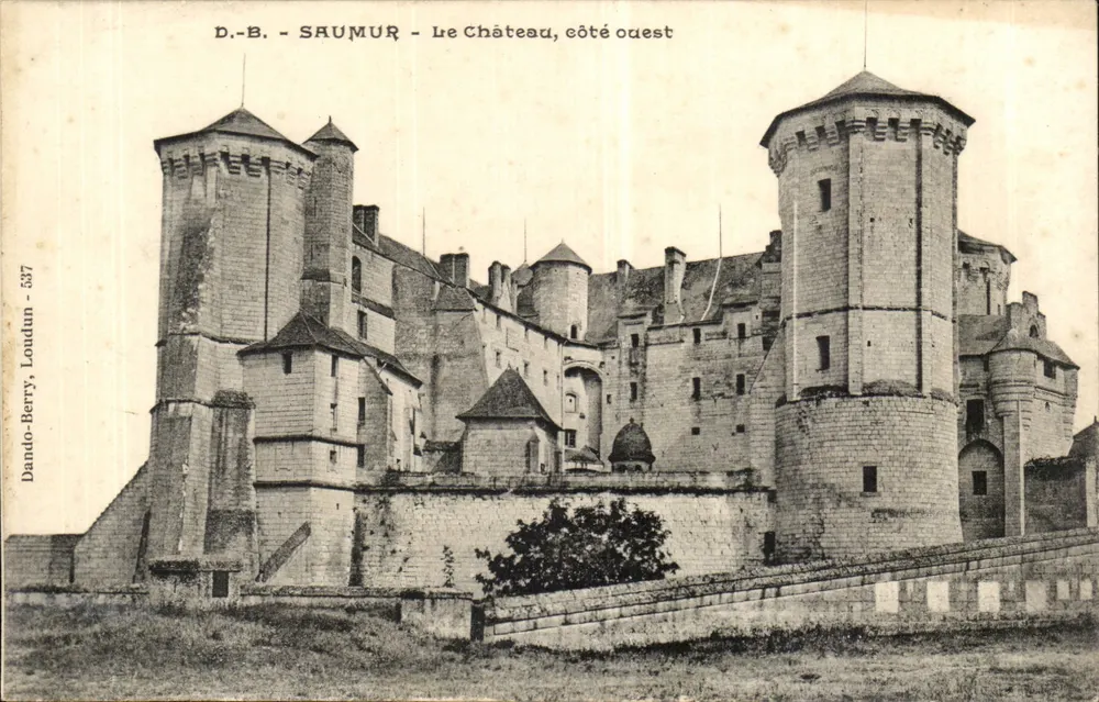 Saumur - O Castelo, lado oeste — Dando-Berry, Loudun - 537 - Frente