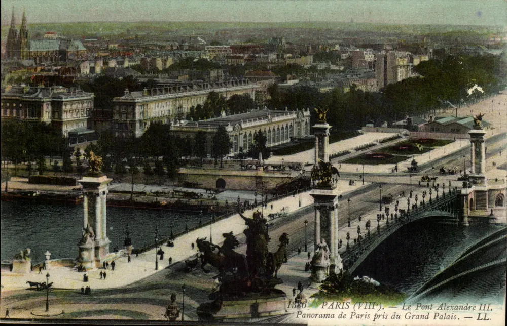 Paris (VIII) — Panorama de Paris pris du Grand Palais — Le Pont Alexandre III — LL - Recto