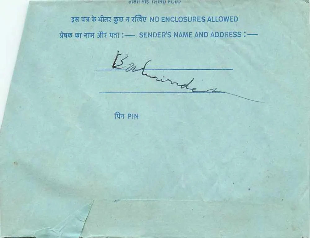 Carta postal interna indiana — texto manuscrito em escrita devanagari — selo de 20 annas - Verso