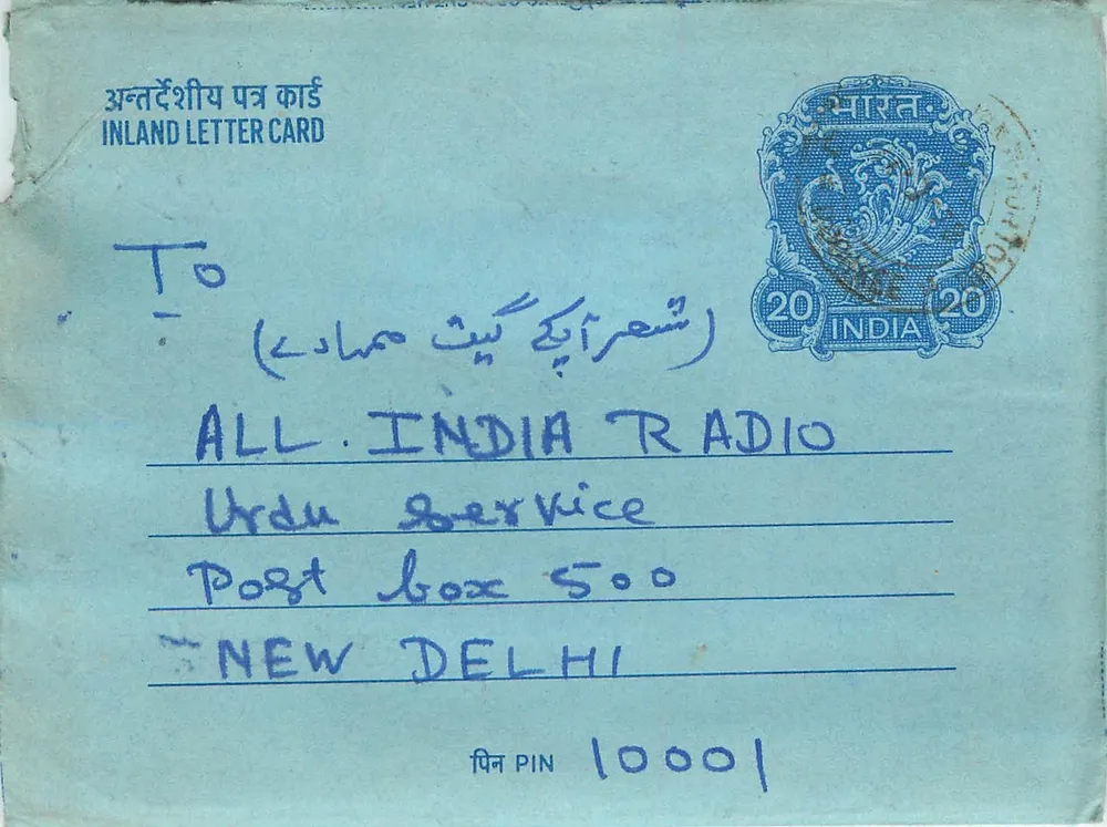 Carta postal interna indiana — All India Radio, serviço urdú, Nova Deli — editor: India Post - Frente