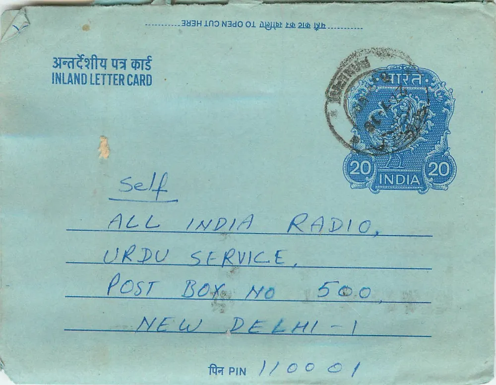 Carta postal interna indiana — All India Radio, Serviço Urdu — editor: India Post, número de série não visível - Frente