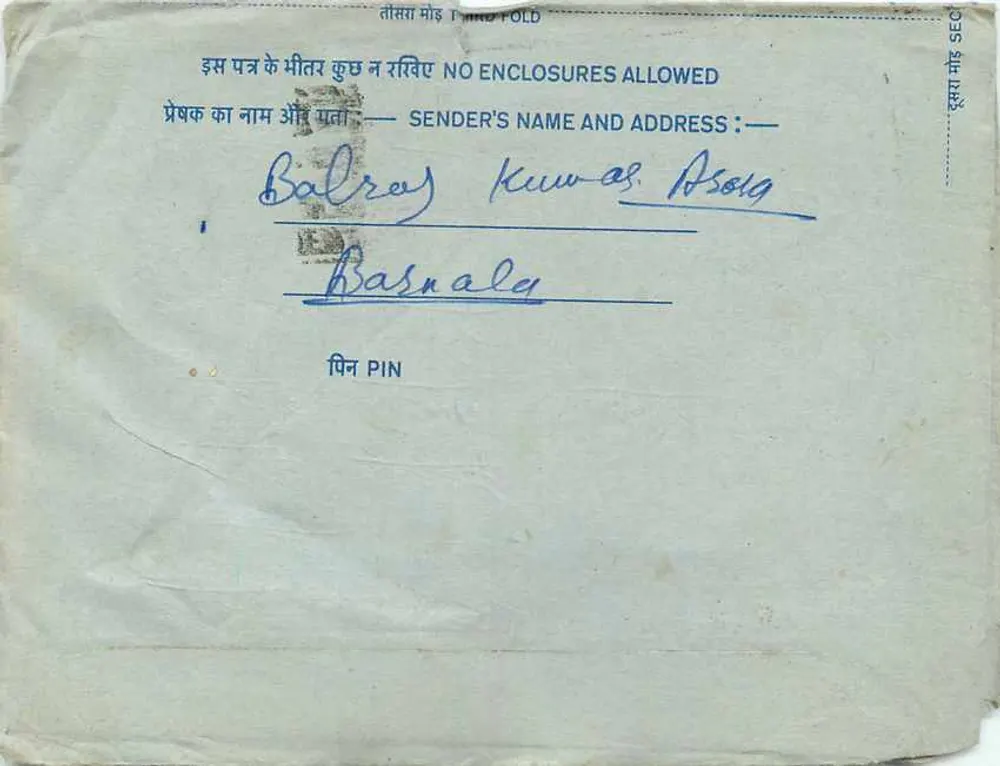 Carta postal interna indiana — texto em escrita devanagari — selo de 20 annas - Verso
