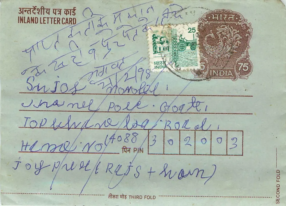 Carta postal interior indiana — texto manuscrito em hindi e inglês — selos de 25 e 75 pence — dobrada em três - Frente