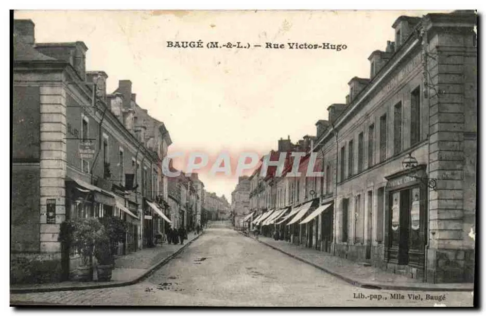 Baugé (M.-&-L.) — Rue Victor-Hugo — Lib.-pap., Mile Viel, Baugé - Frente