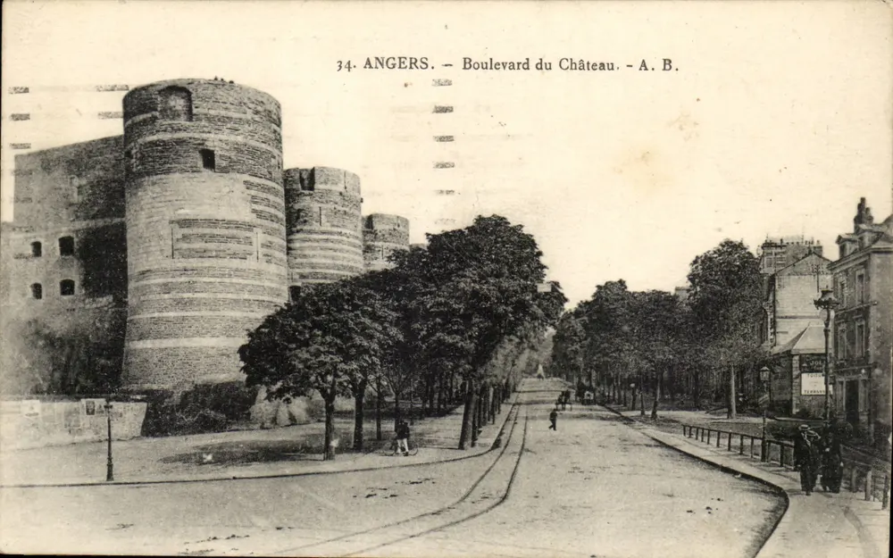 Angers — Boulevard do Castelo — A. B. - Frente