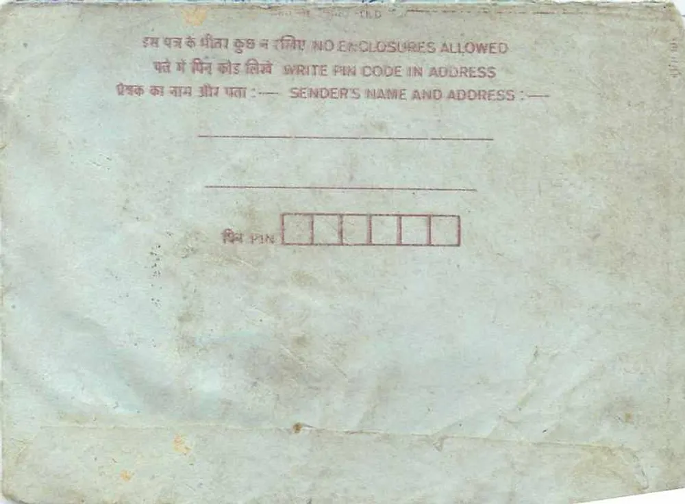 Carta postal interna indiana — texto em hindi e inglês — selo de 5 annas - Verso