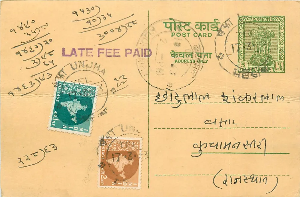 Unjha — carta postal com selos e carimbo postal indiano — editor Messrs Hiralal Ranchhoddas - Frente