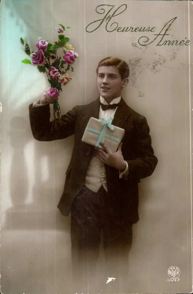 Junge Mann mit Blumenstrauß und Geschenk — Frohe Neujahr — Noyer 3597 - Vorderseite