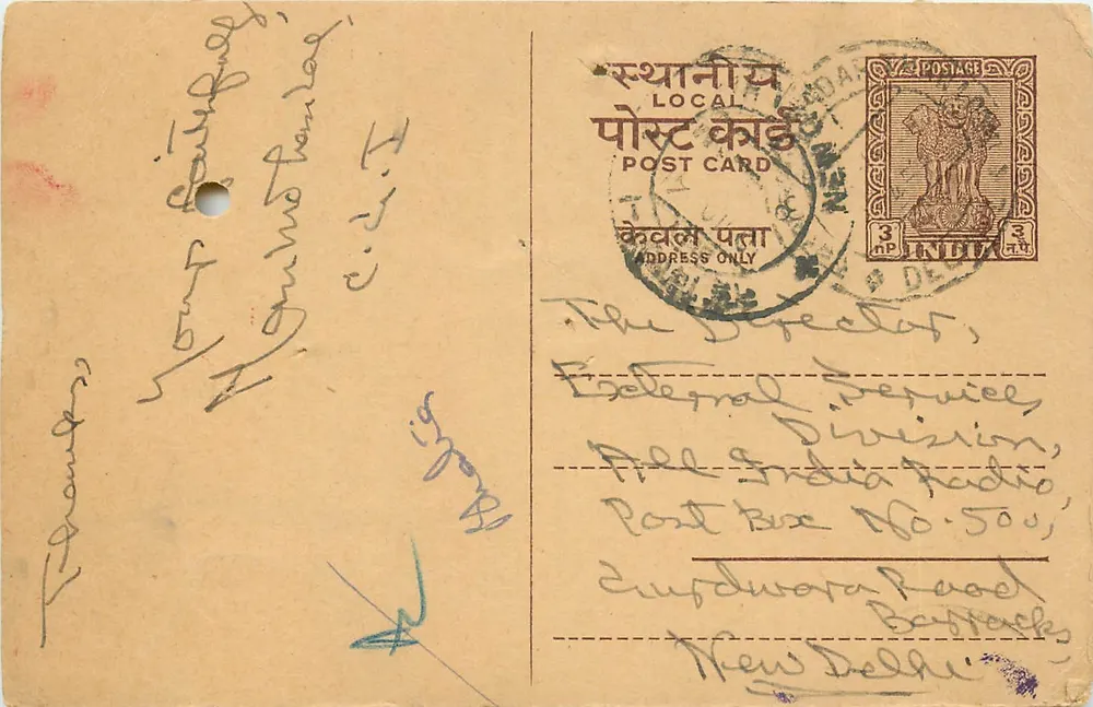 Cartão postal local indiano — texto em escrita cursiva — editor 'Post Card' e selo de 3 p. INDIA - Frente