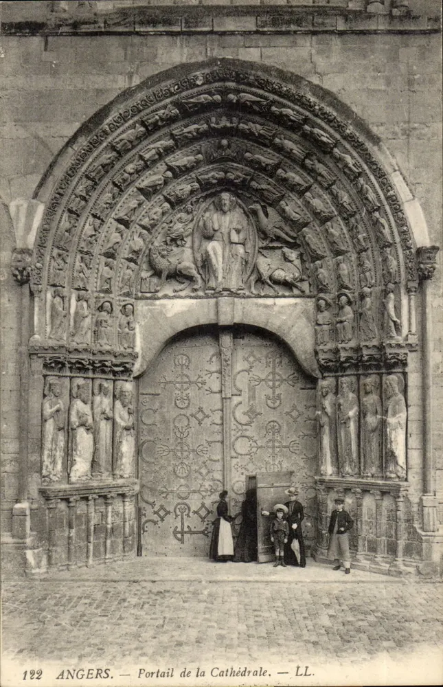 Angers — Portal da Catedral — LL. N° 192 - Frente
