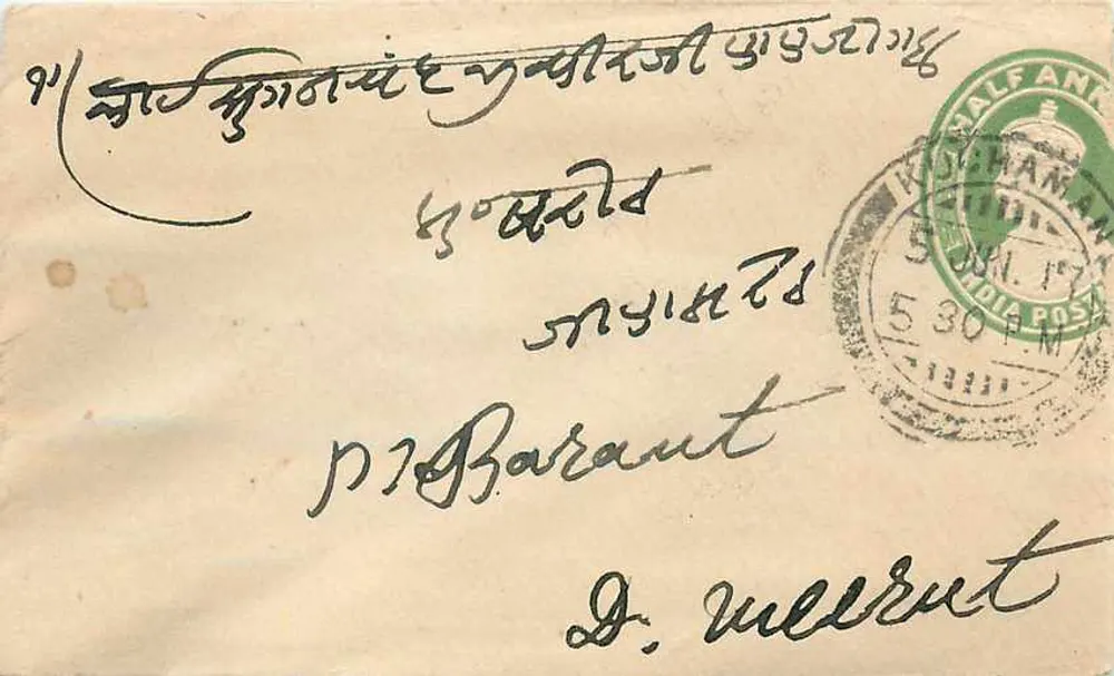 Carta postal enviada de Meerut — texto em escrita devanagari e endereço manuscrito — selo e carimbo postal indiano - Frente