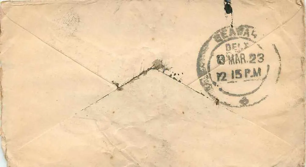 Carta postal da Índia — texto em escrita devanagari — selos e carimbo de Delhi - Verso