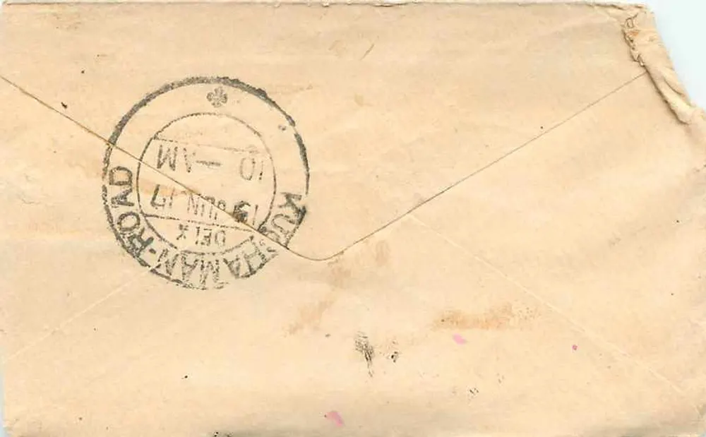 Carta postal antiga — texto em escrita devanagari — carimbo postal de Halfpenny (Baroda) e Delhi - Verso