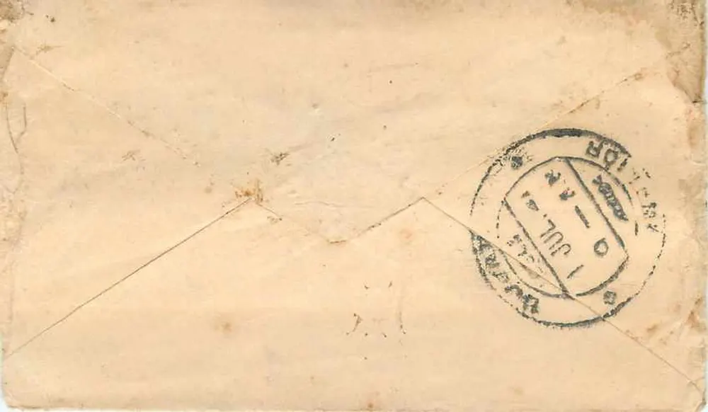 Carta postal de Gwalior — texto em escrita devanagari — selo e carimbo postal - Verso