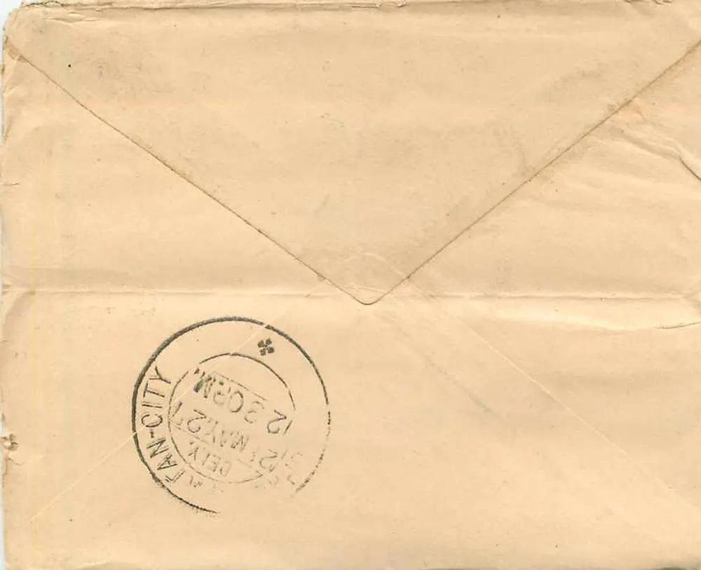 Carta postal da Índia — texto em escrita devanagari — selo e carimbo de Delhi - Verso
