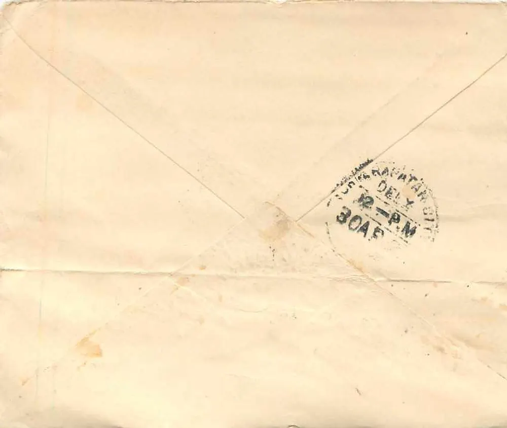 Carta postal indiana — texto em escrita devanagari e assinatura em vermelho — selo de 1 anna Victoria - Verso