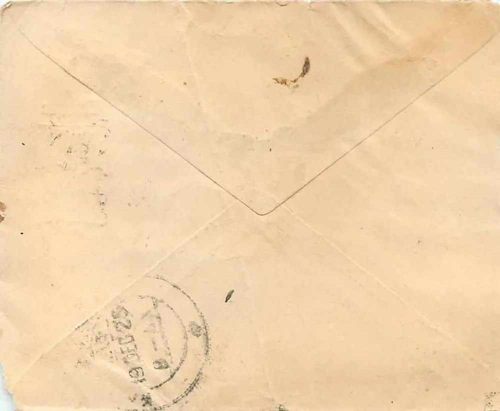 Carta postal indiana — texto em escrita devanagari — selo de 1 anna e datação postal - Verso
