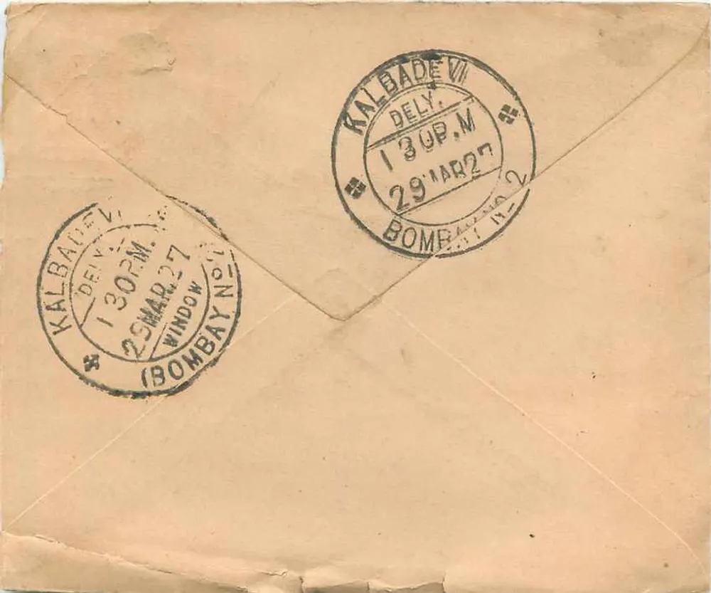 Bombay — Envelope postal com selo da Índia e carimbos de distribuição - Verso