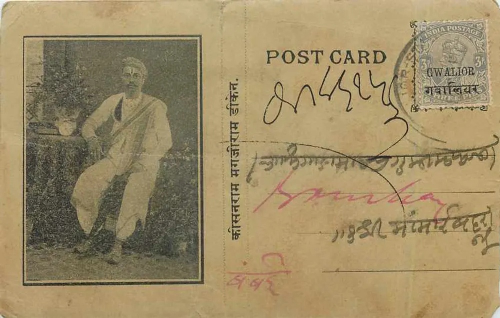 Homme assis — scène extérieure — éditeur Gwalior, n° de série non visible - Frente