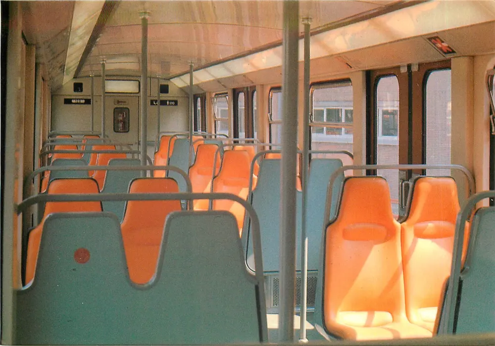 Bruxelles - Metropolitana - Interno di un vagone — Ministero delle Comunicazioni, n°30 - Recto