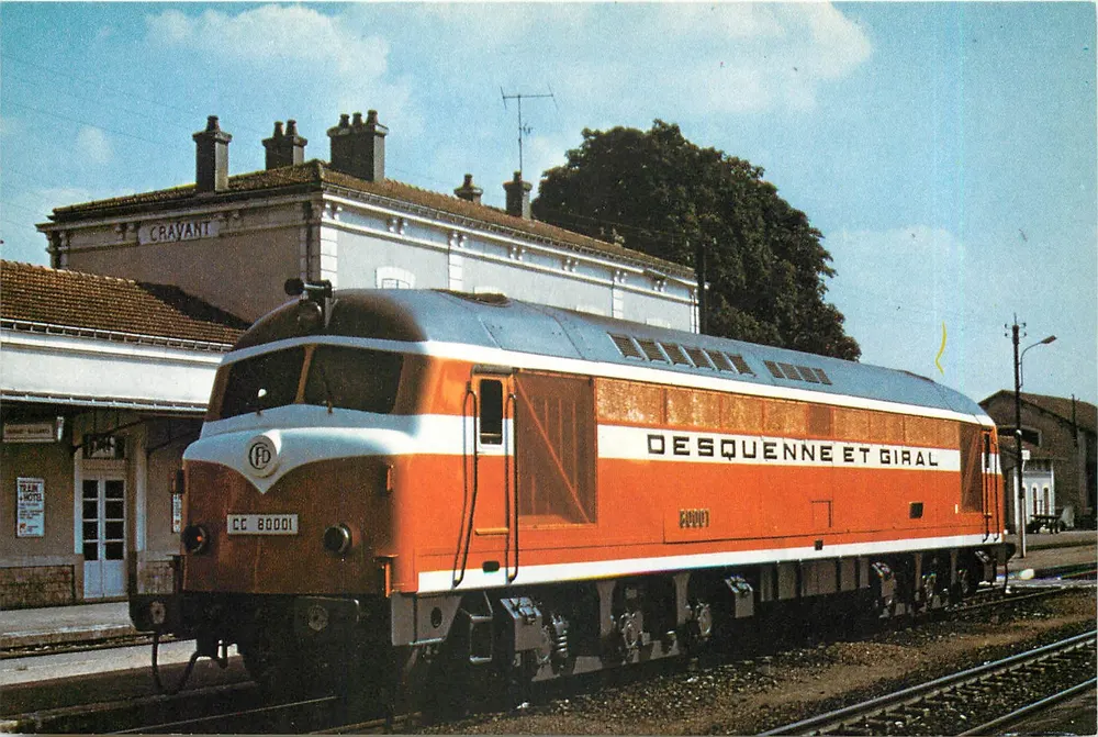 CC 80 001 'Belphegor' — locomotiva diesel parada na estação de Cravant — Éditions Modernes & Illustrées - Frente