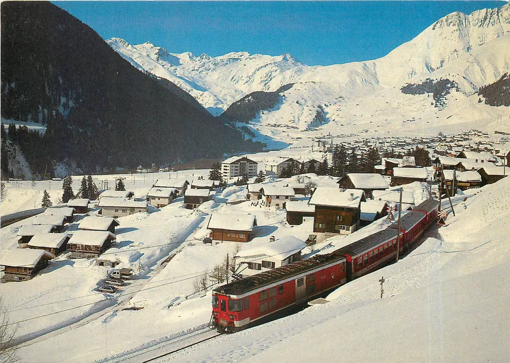 Sedrun-Bugnèi — Blick auf das Skigebiet Milez und den Oberalp-Pass — Verlag: Verlag Photohaus Films-Waldhaus, Nr. 7230 - Vorderseite