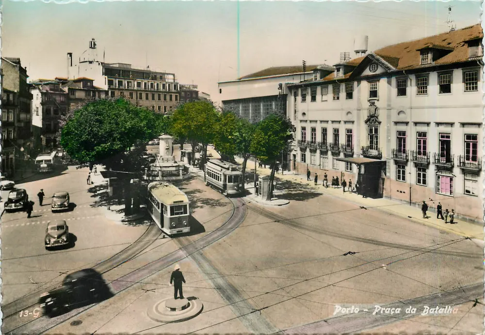 Porto - Batalha Meydanı — meydana tramvay ve araçlarla — Linduosa basımı - Ön yüz