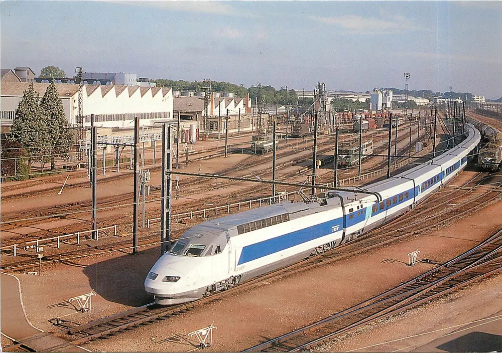 Fleury-les-Aubrais (Loiret) près Orléans — Le TGV Atlantique, rame N°301 en essai au dépôt des Aubrais en 1988 — Photo J.-P. Lasserre du Rozel, N°1018 - Recto