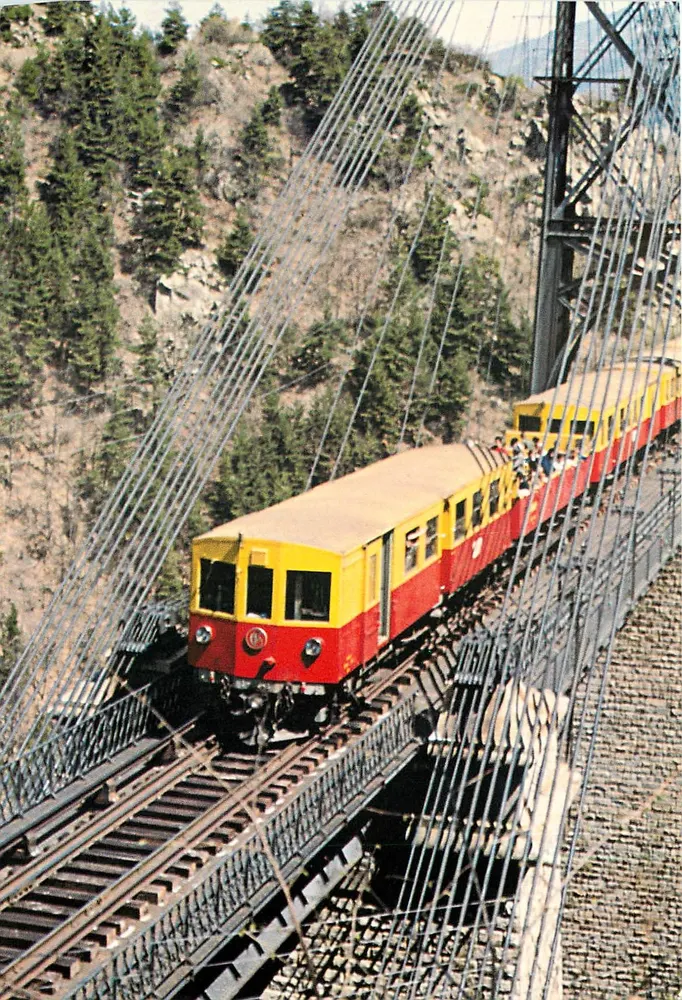 O Pequeno Trem Amarelo da Cerdagne — Dr. Jacques Churet — Éditions du Cabri - Frente