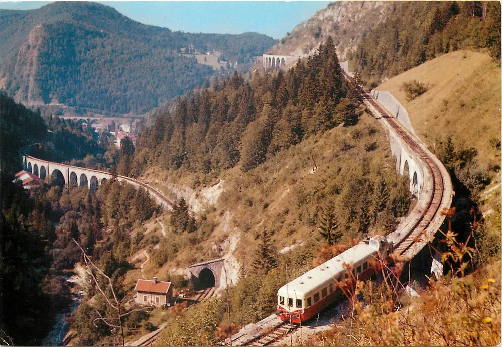 Trein op het viaduct van de Jura — De Viaducten van Franche-Comté — Éditions de Léon - Voorkant