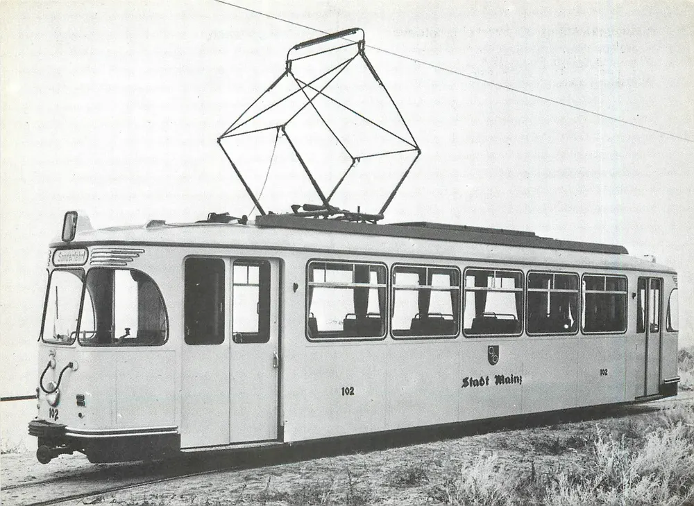 Tramway de Mainz — Tram Tw 102, série 101-105 — Éditeur : Buch- und Offsetdruck Georg Veit, Mainz - Recto