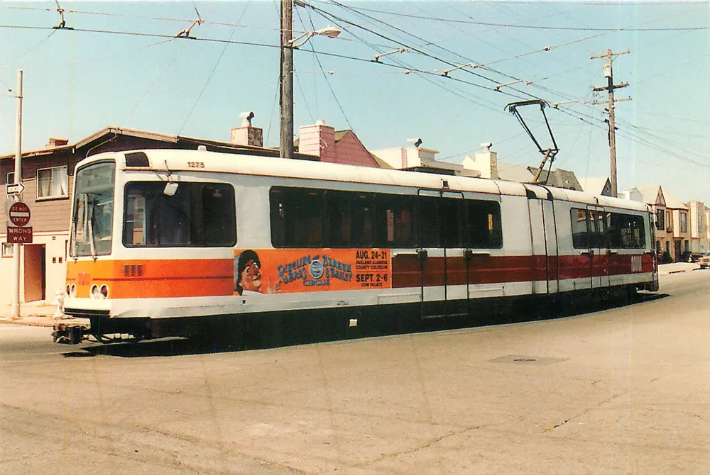 샌프란시스코 Muni 1275 — 보잉 베르톨 LRV — 트램 공연 광고 — 1977-79 - 앞면