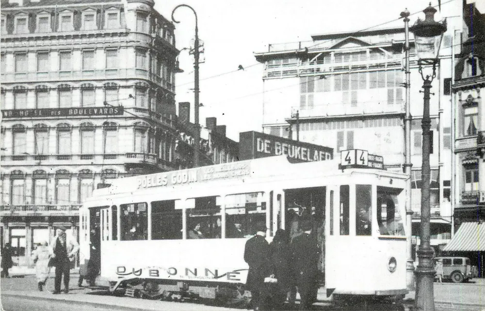 Liège. Tramway M29 no Pont d'Avroy — Sociedade dos Transportes Intercomunais da Região Liégeoise (S.T.I.L.) - Frente