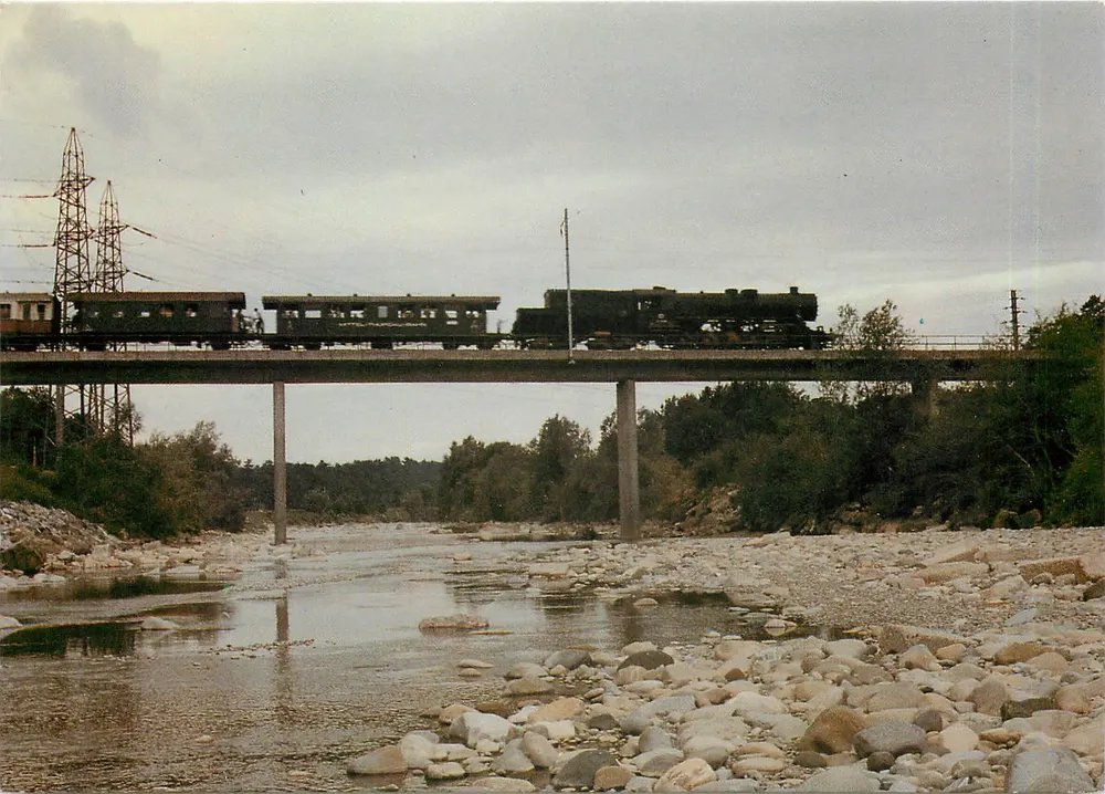 Dampfzug auf der Thur-Brücke in Weinfelden — Mittel-Thurgau-Bahn (MThB) - Vorderseite