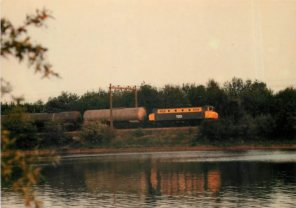 NS 1129 तेल ट्रेन — नोवेकी - आगे