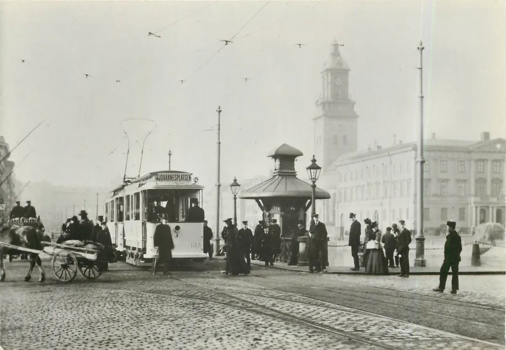 Johannesplatsen — trêm e praça animada — editor J. F. Follinier - Frente