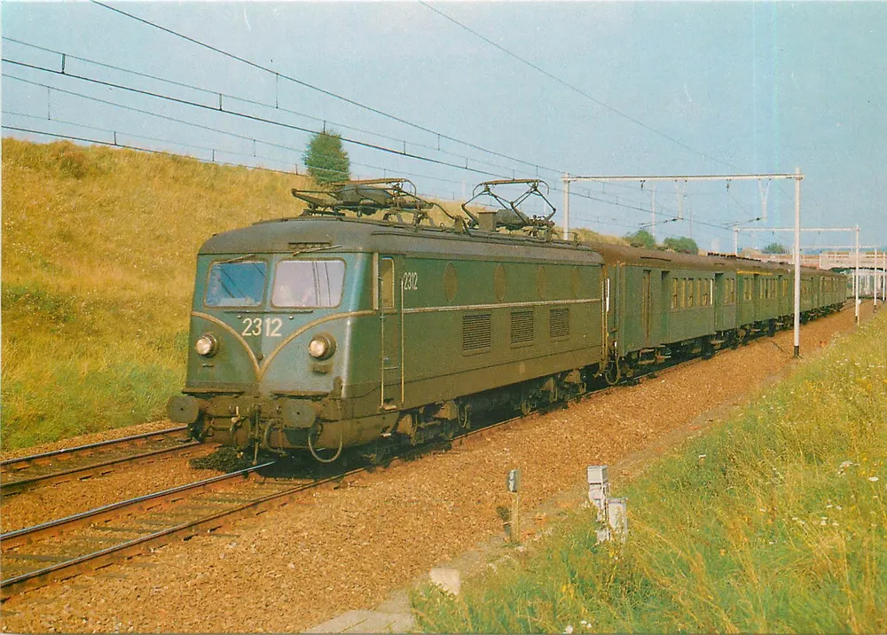विद्युत लोकोमोटिव सीरीज 23 — SNCB - NMBS — एंडरलेच, 3.09.1981 - आगे