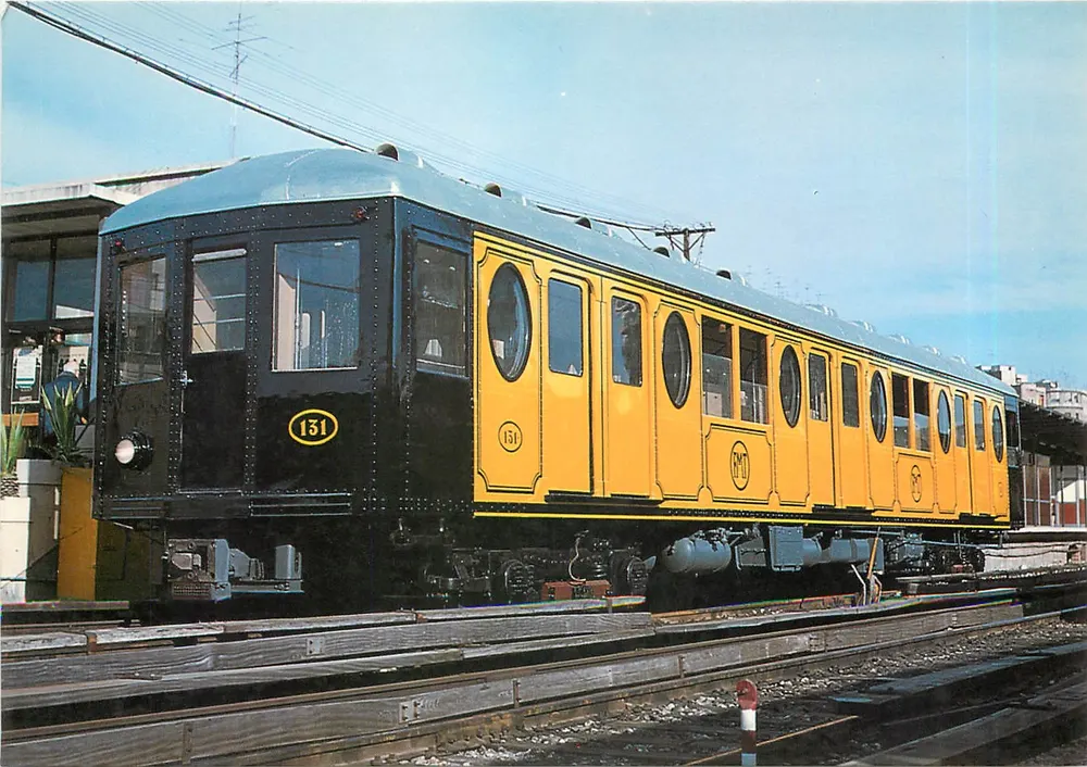 Train FMT série 121-132 — Métro de Barcelone — Éditions Ferroviàries - Recto