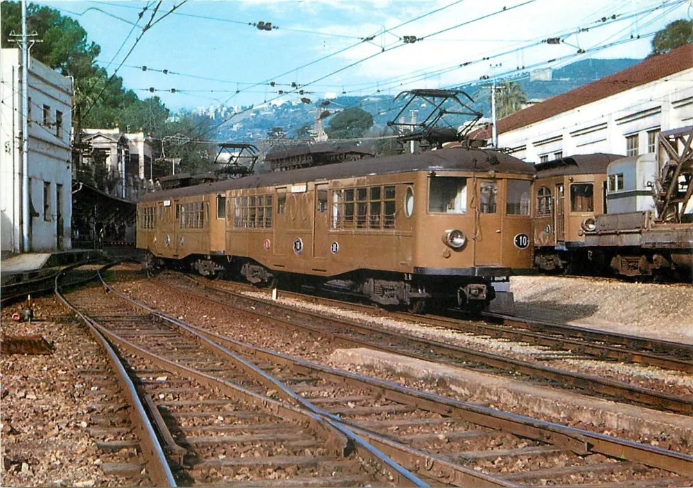 Automotor électrique série 10 à 27 — Ferrocarrils de Catalunya — éditeur Ferrocarrils de Catalunya, n° 56 - Recto