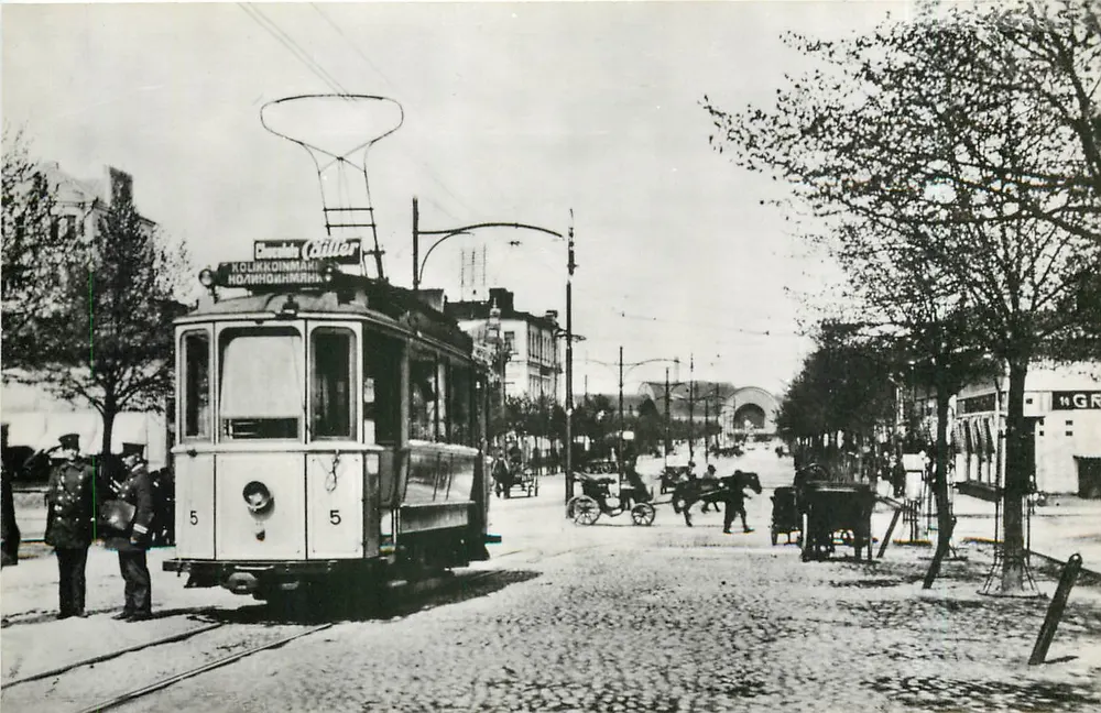 Tramway em Kolikoinmakı — Tramway motorizado com plataformas fechadas — Editor «Планета», n° 0-349 - Frente