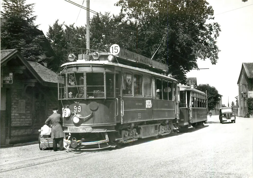 Tramway n°15 à Chancy — Pharmacie Principale — Photo R. Wiseman - Recto