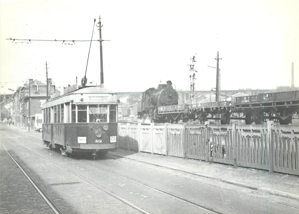 Sclessin, Petit Bourgogne — tram n°312 en locomotief SNCF 81459 — uitgave GTF a.s.b.l. - Voorkant