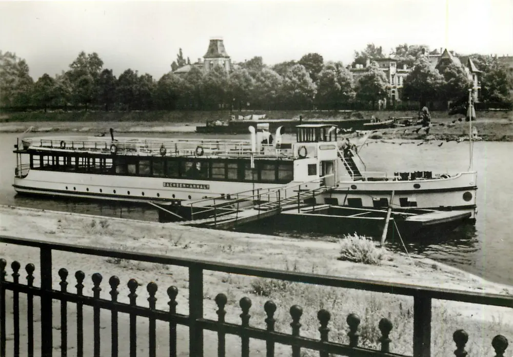 Motorschiff "Sachsen-Anhalt" — gebaut 1928, renoviert 1964 — Planet-Verlag Berlin, Nr. A 4/76 - Vorderseite