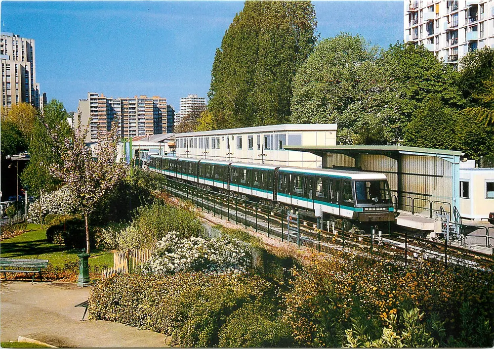 Paris (75) Bezirk Glacière — experimentelle Linie und Haltestelle RATP für die Entwicklung der automatischen Linie Météor, Linie N° 14 Bibliothèque François Mitterrand-La Madeleine — Foto von Jean-Claude BOIS (April 1997) - Vorderseite